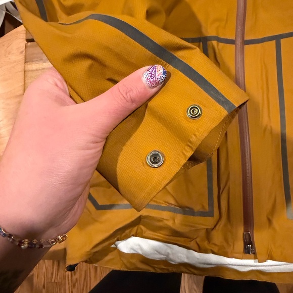 lululemon athletica Men's Golden Yellow Raincoat - Picture 5 of 8